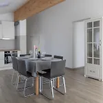 Andrea - - Free Parking *