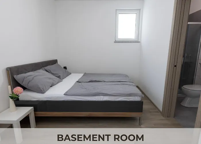 Andrea - - Free Parking * Lublana