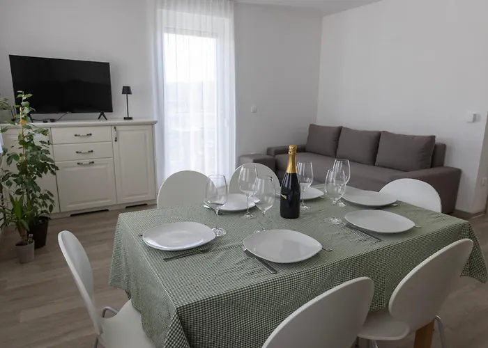 Andrea - - Free Parking Lublana