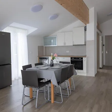 Апартаменты Andrea - *