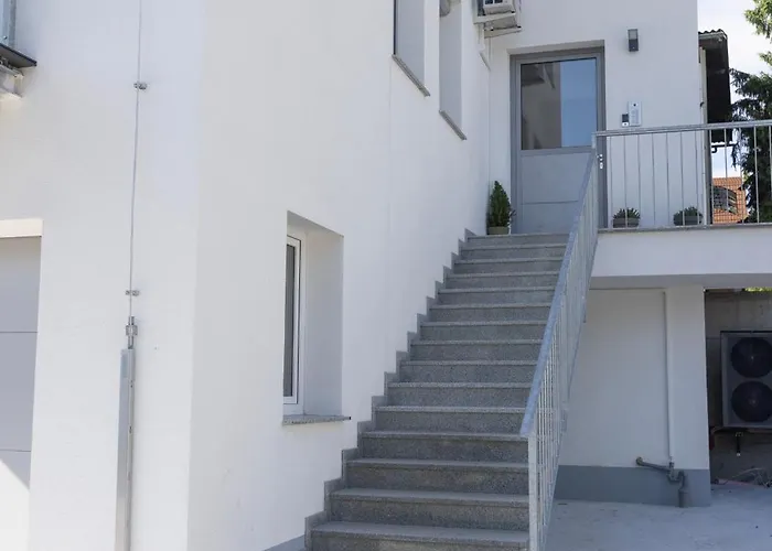 Andrea - - Free Parking